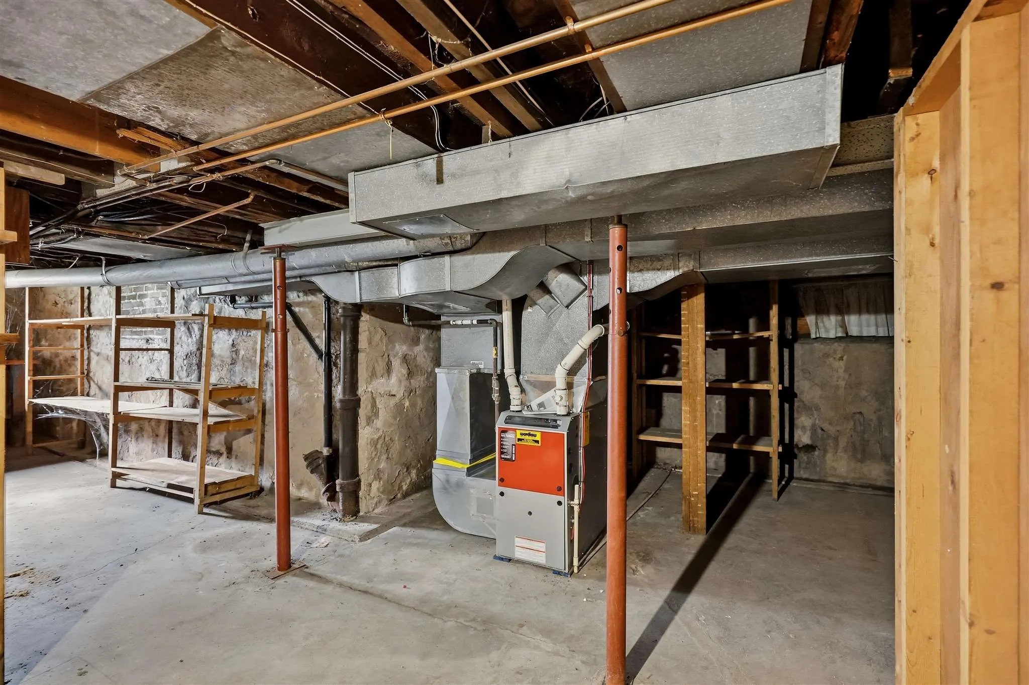 209 Wellington Street W