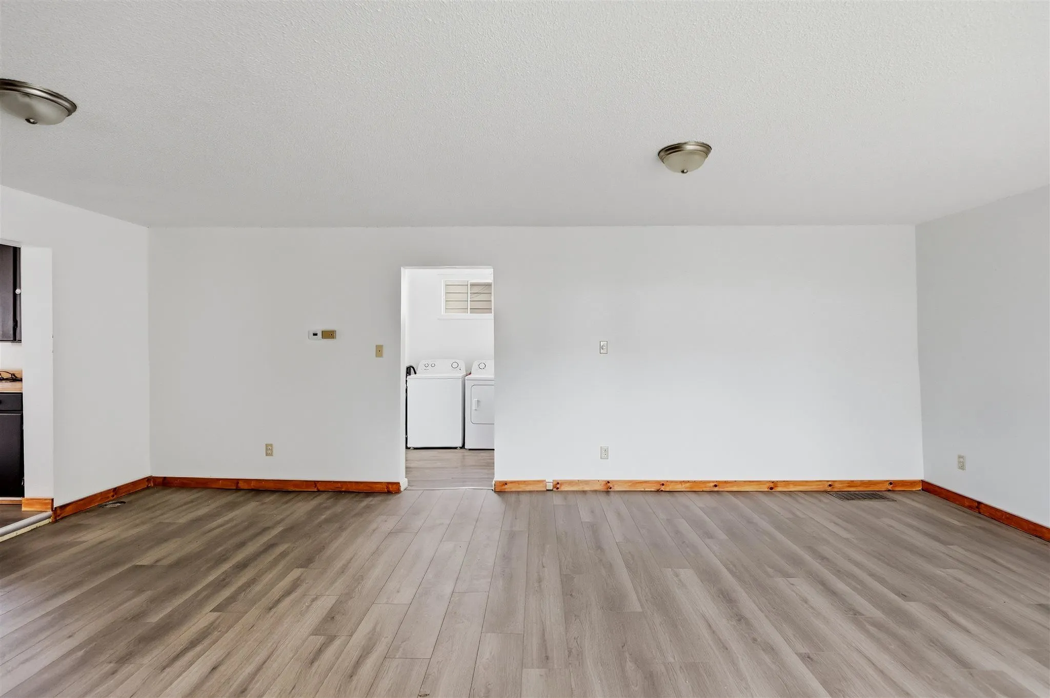209 Wellington Street W