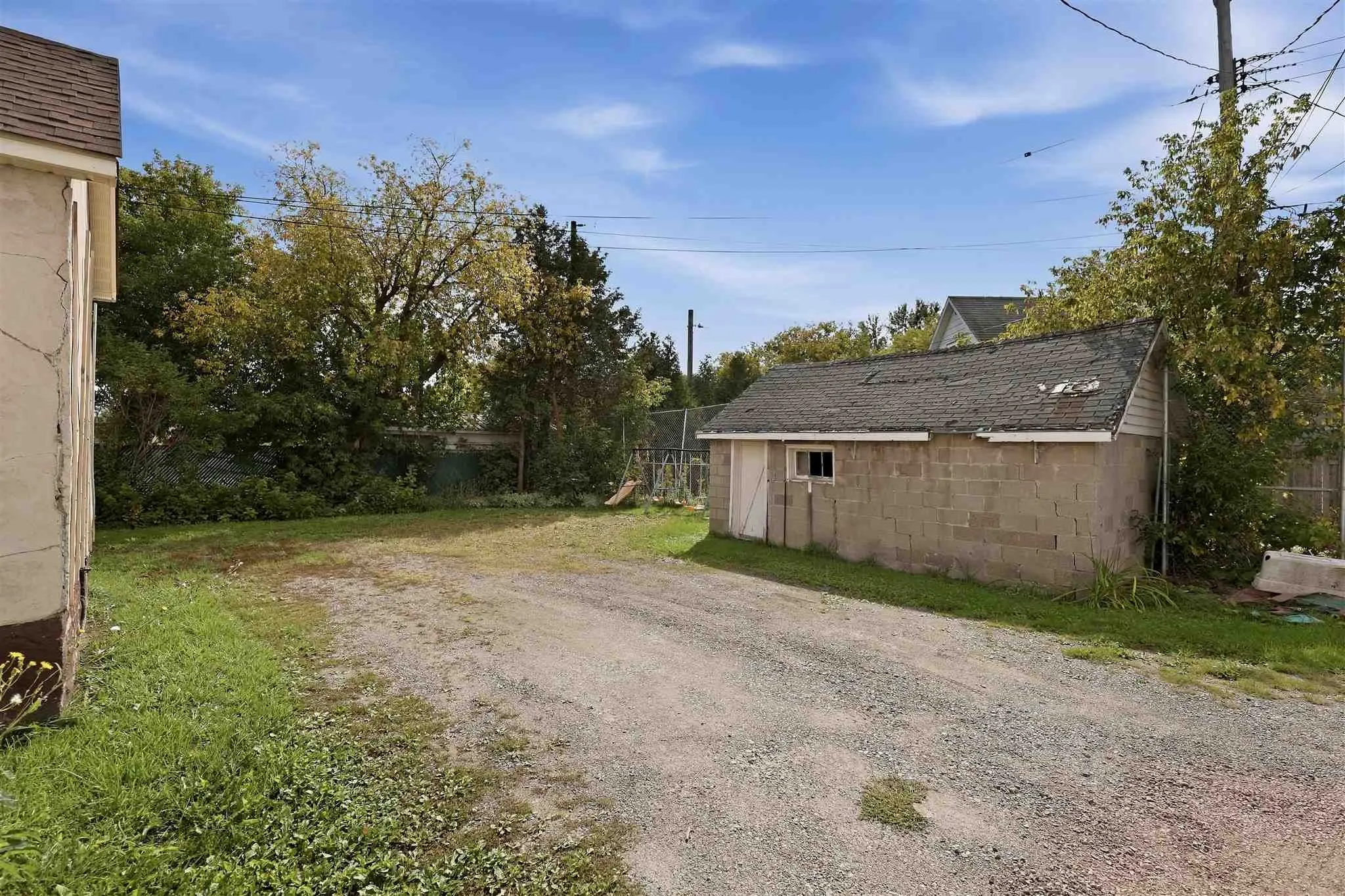 209 Wellington Street W