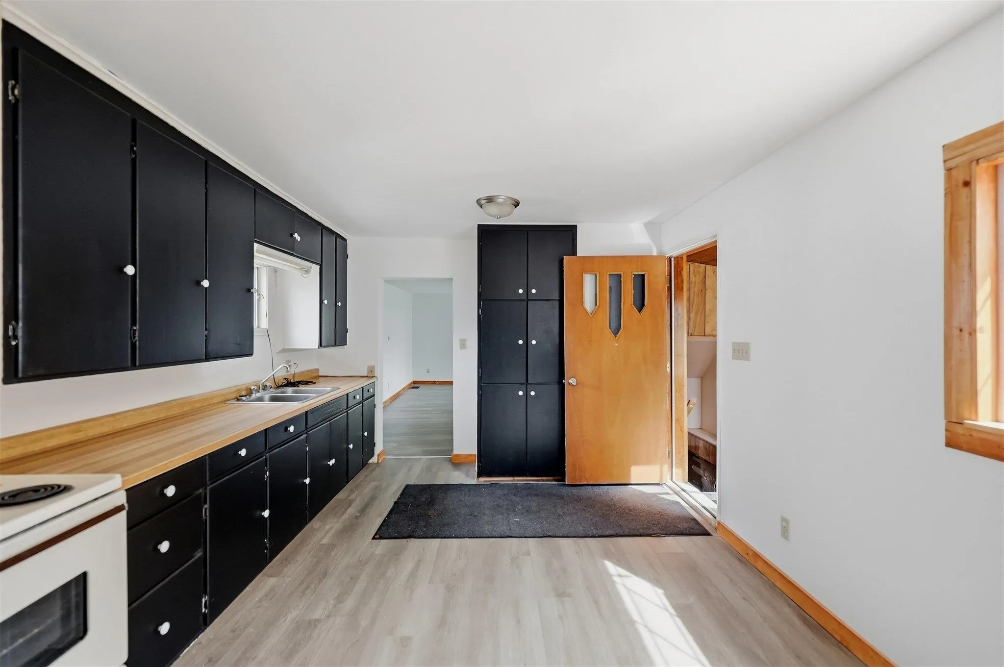 209 Wellington Street W