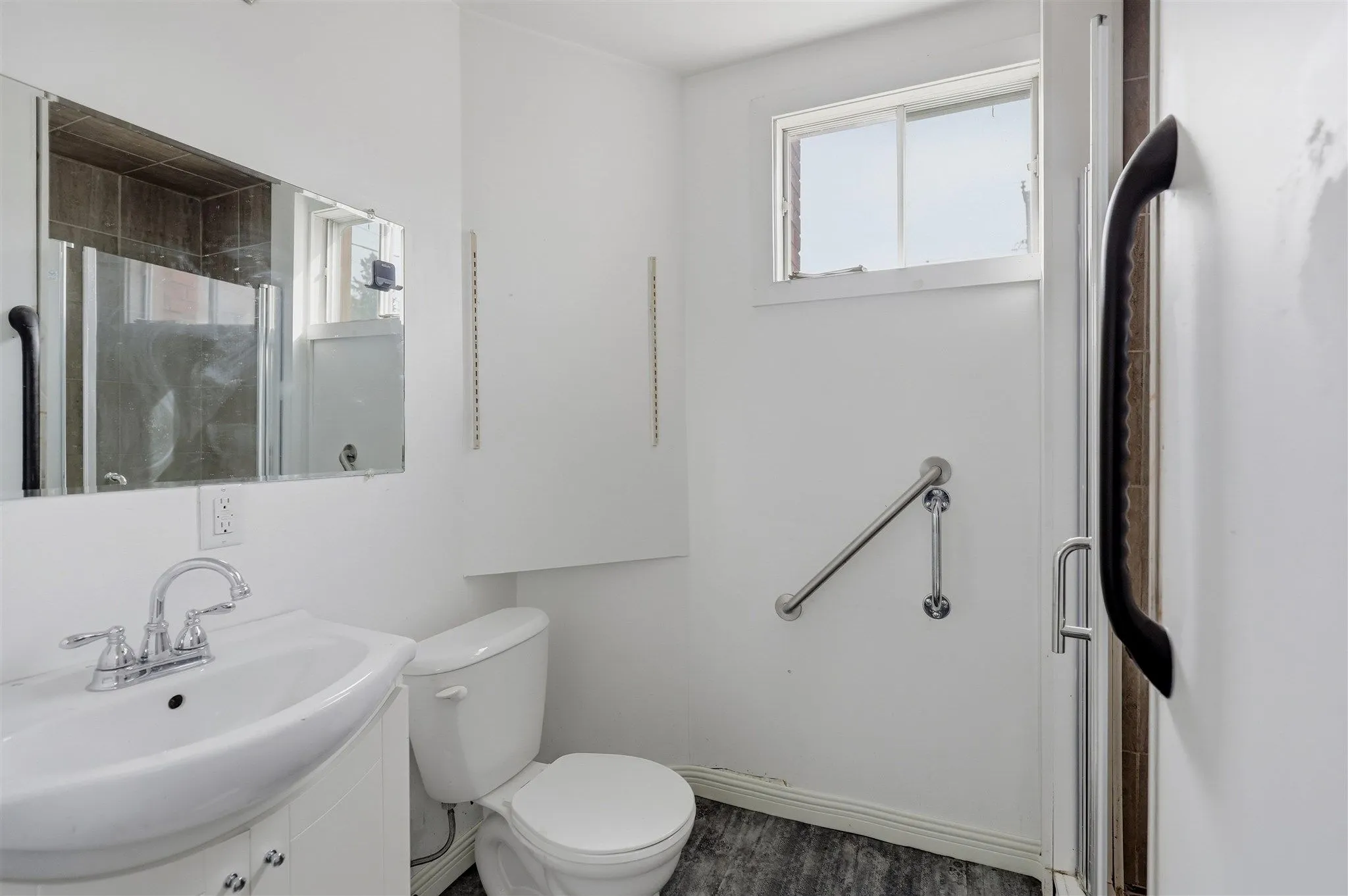 209 Wellington Street W