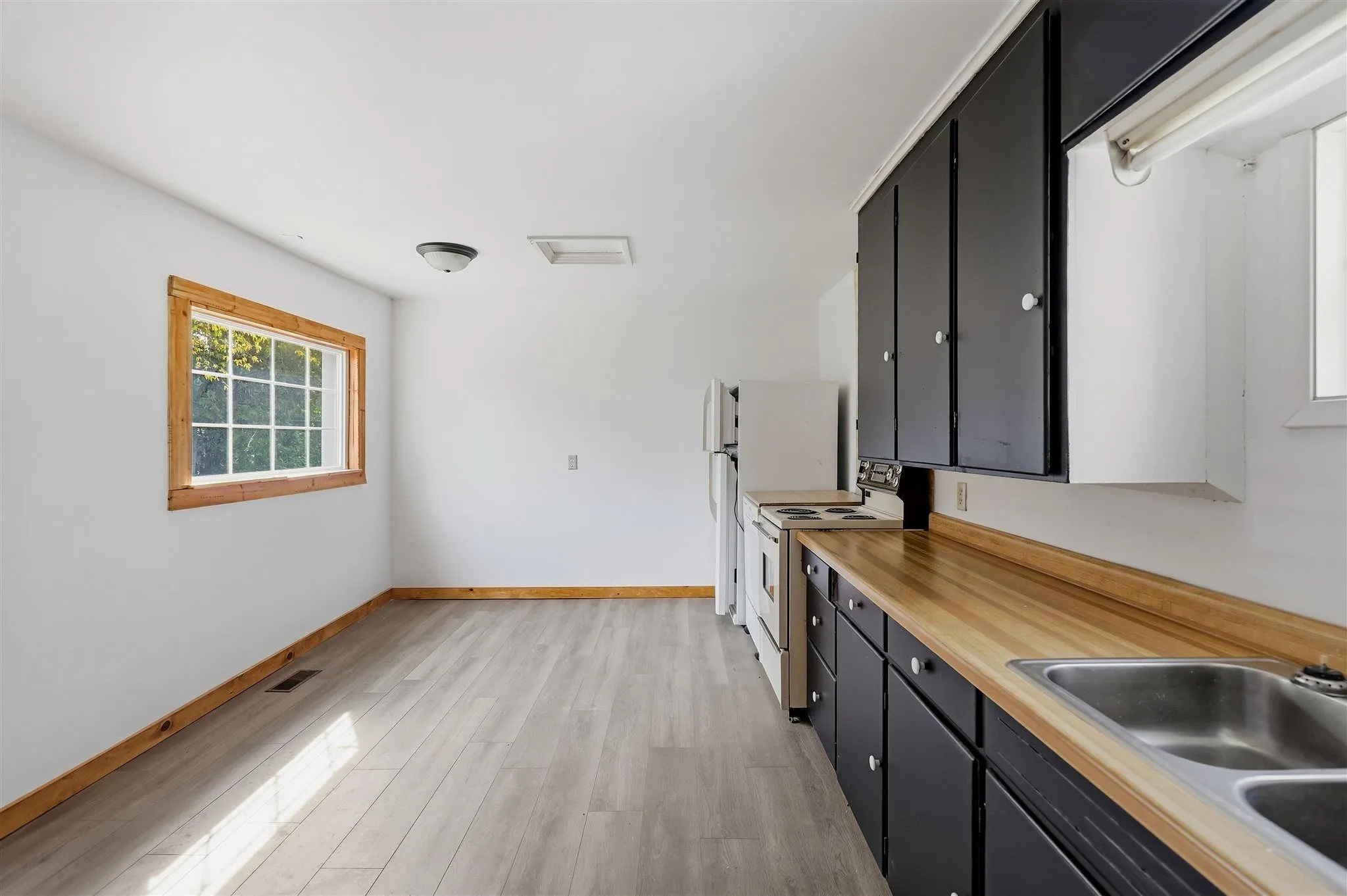 209 Wellington Street W