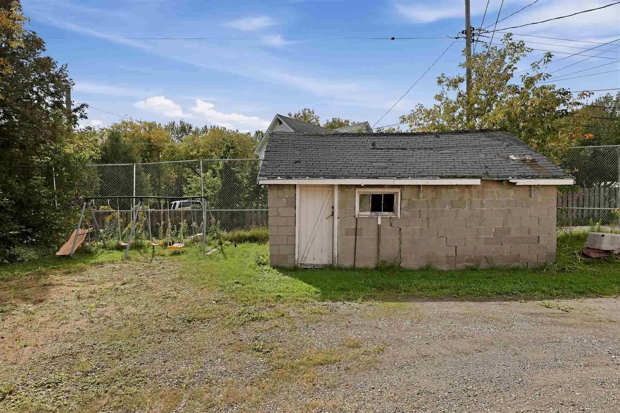 209 Wellington Street W
