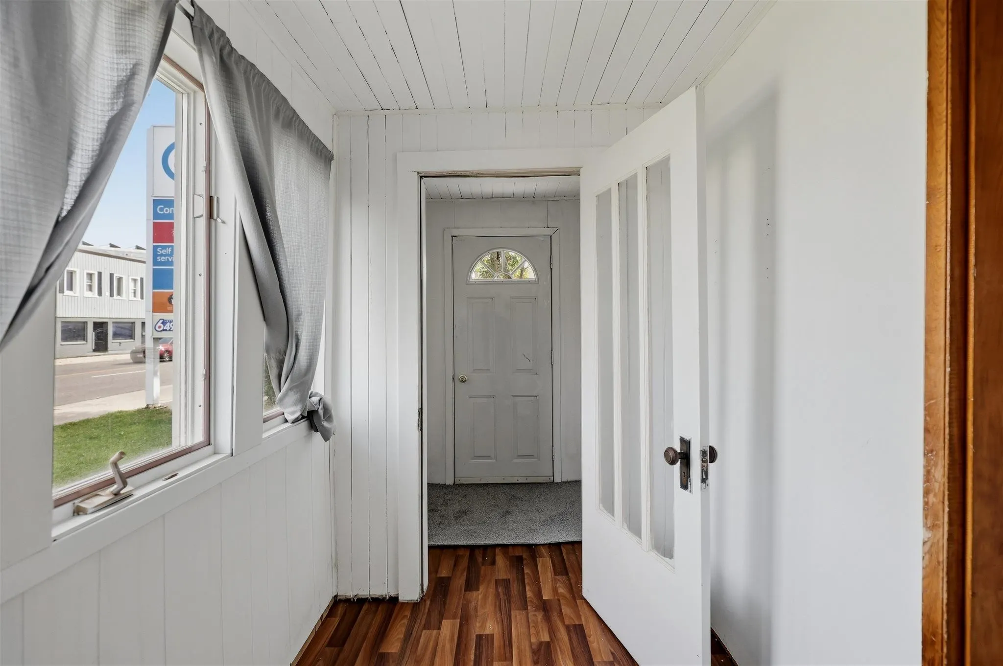 209 Wellington Street W