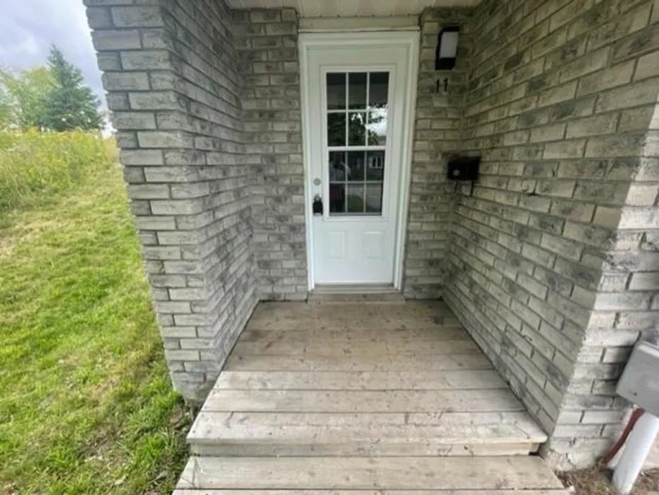11 Forest Place