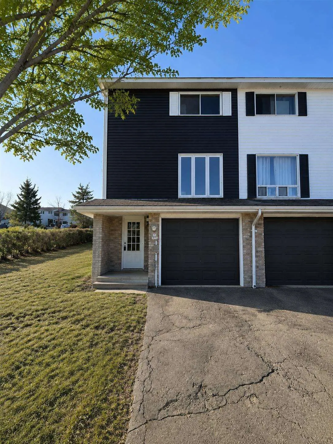 11 Forest Place