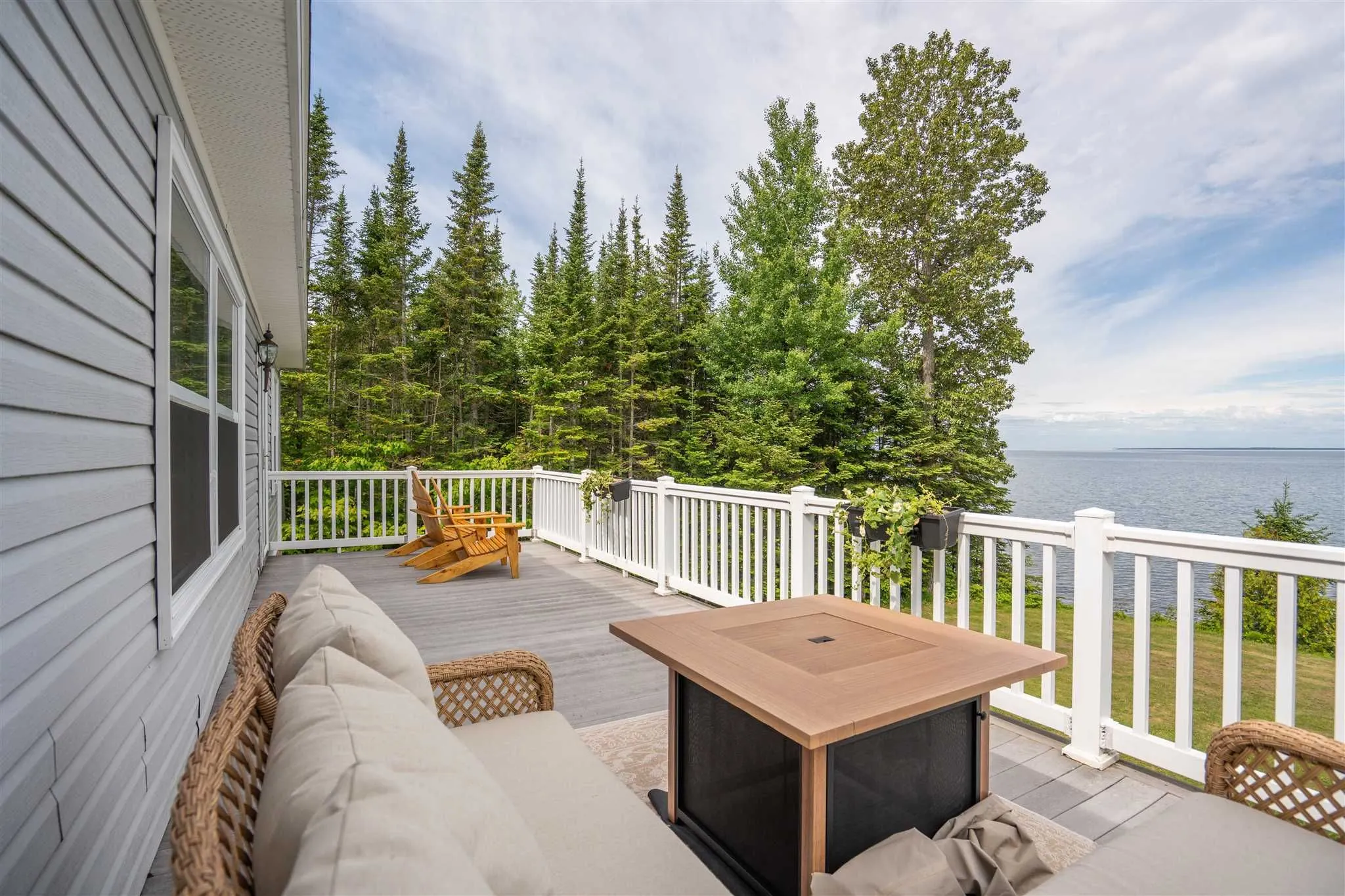 634 Lakeshore Drive