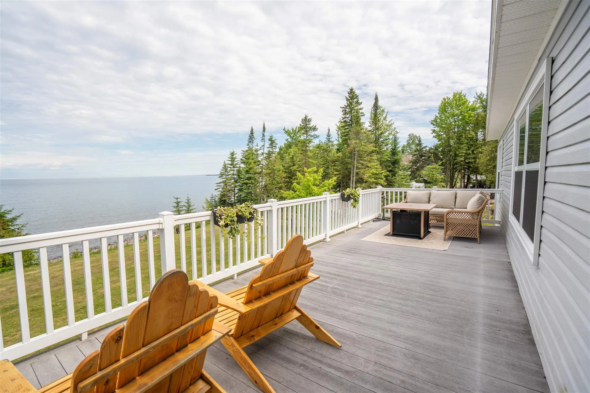 634 Lakeshore Drive