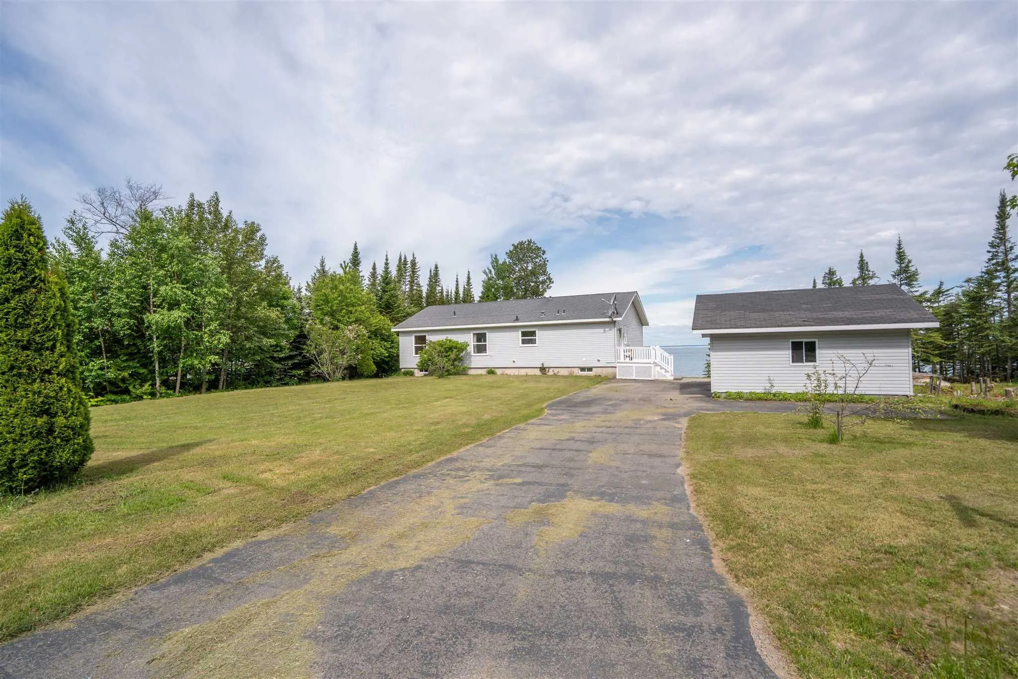634 Lakeshore Drive