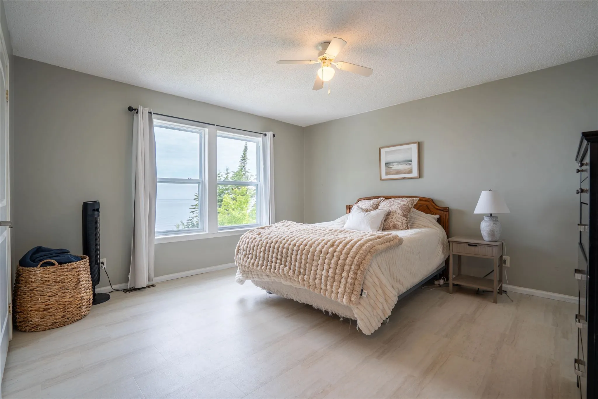 634 Lakeshore Drive