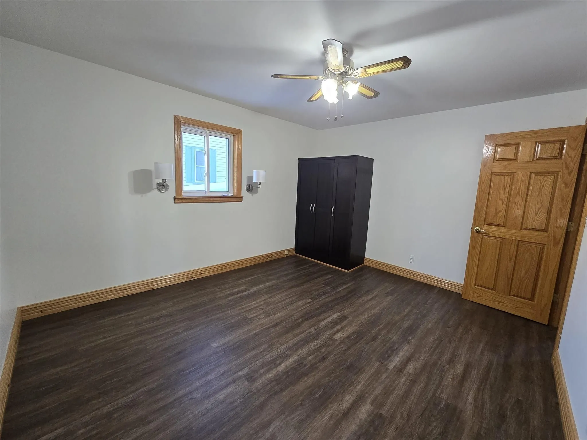 138 Lakeside Avenue