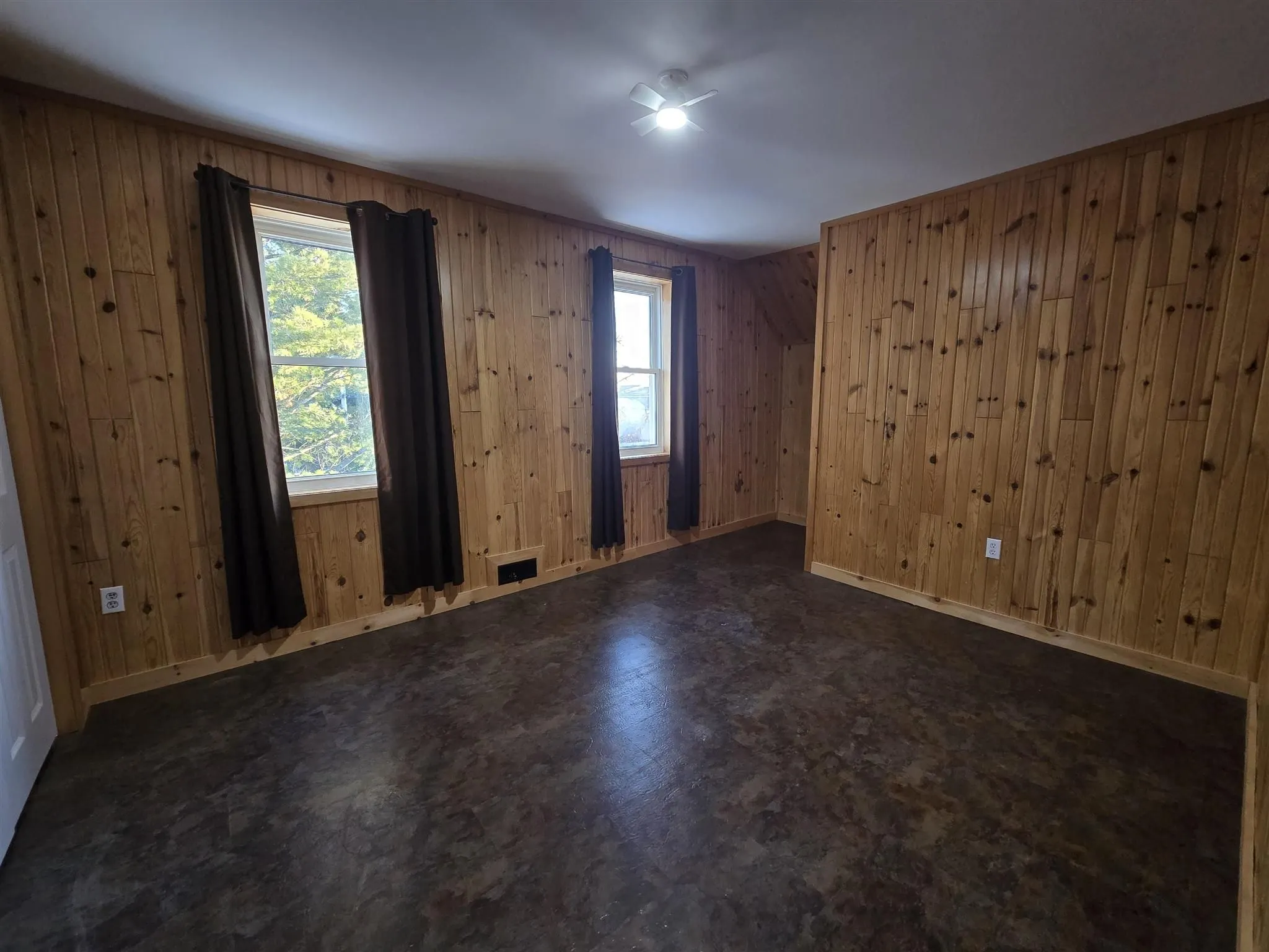 138 Lakeside Avenue