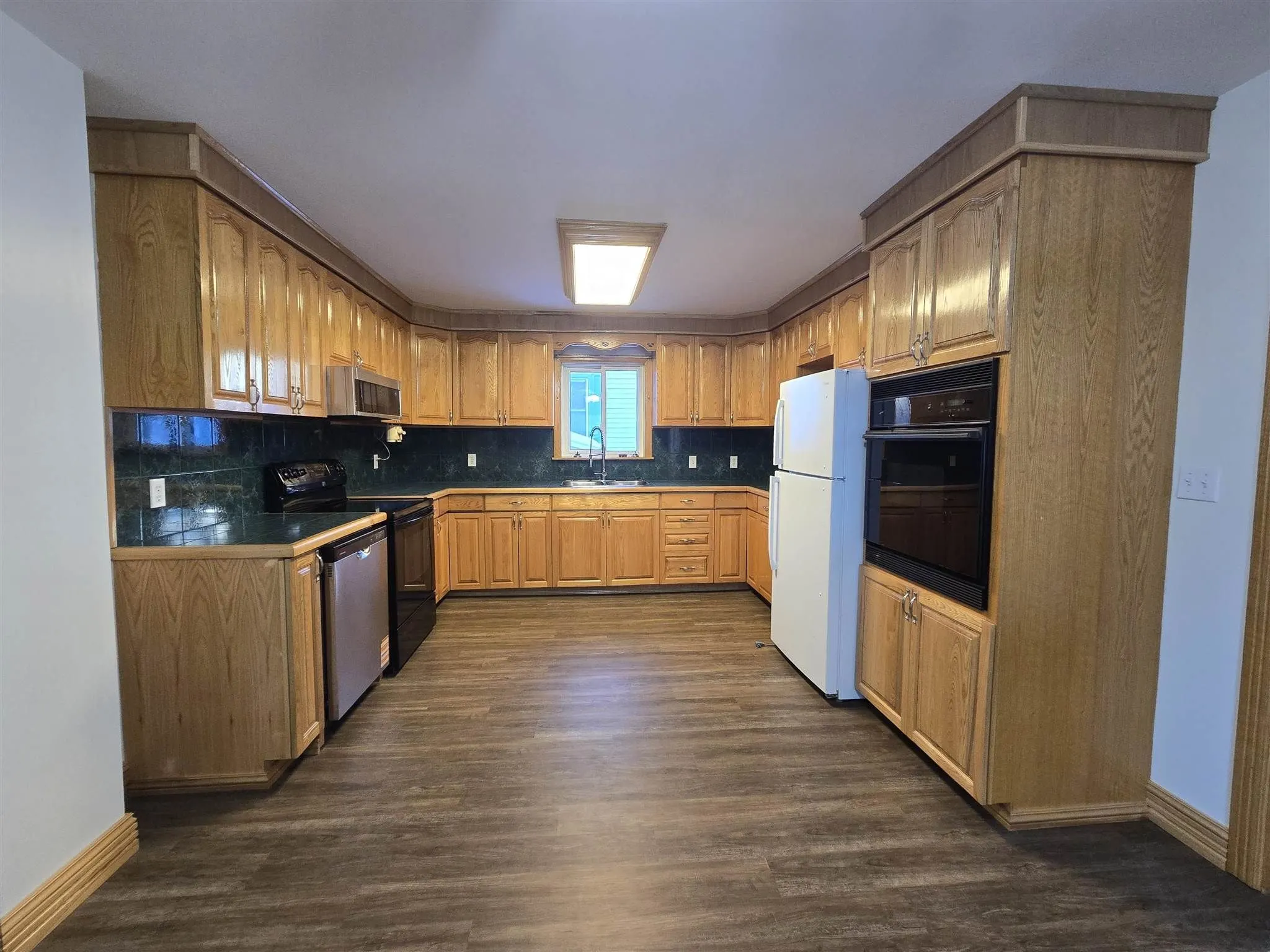 138 Lakeside Avenue