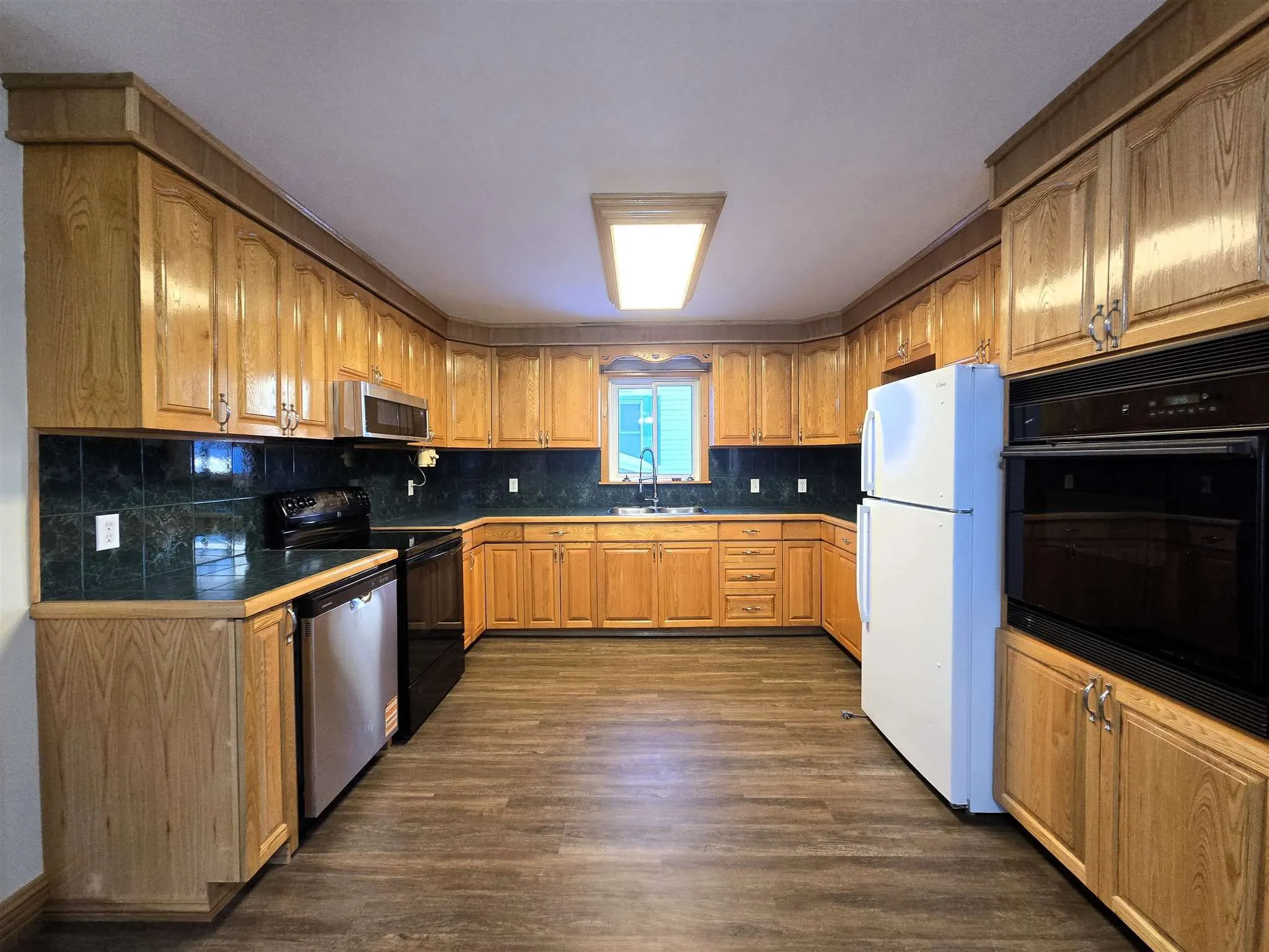 138 Lakeside Avenue