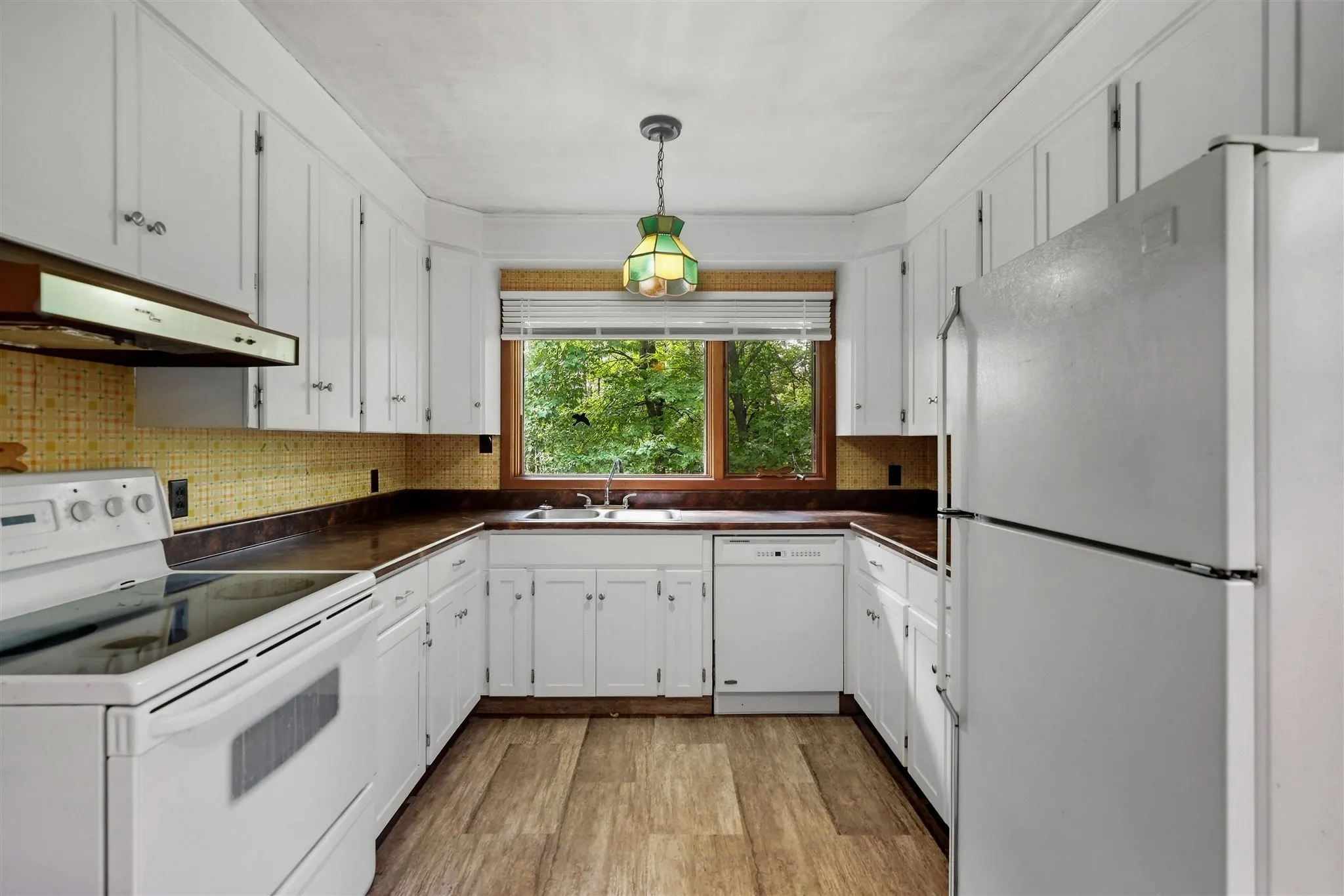 190 Town Line Road E
