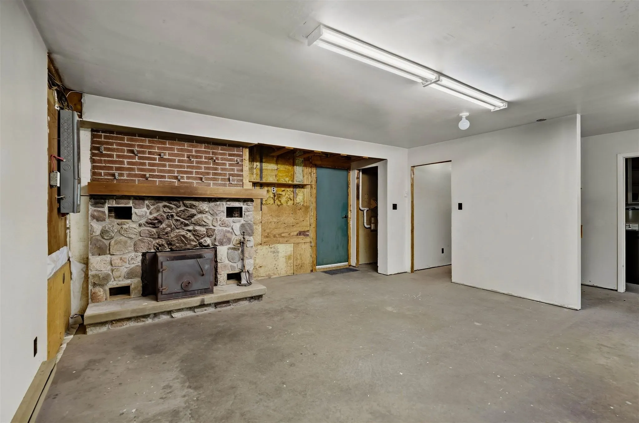 190 Town Line Road E