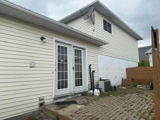 10 Farrell Crescent