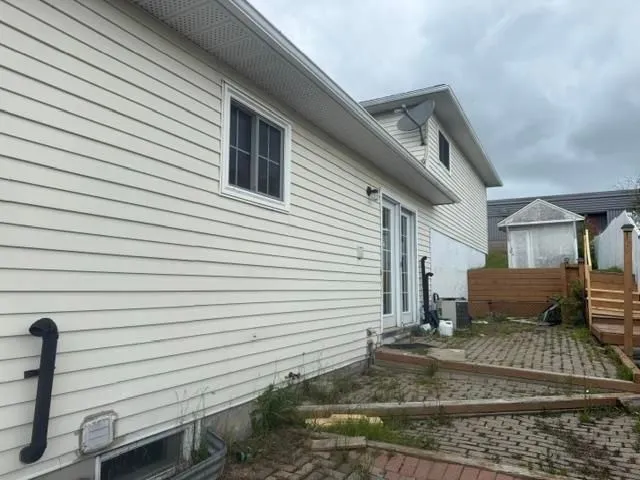 10 Farrell Crescent