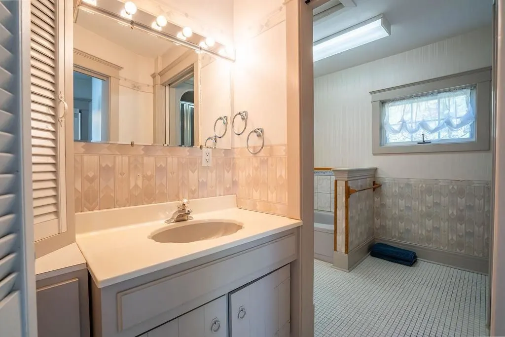 1411 Great Northern Road