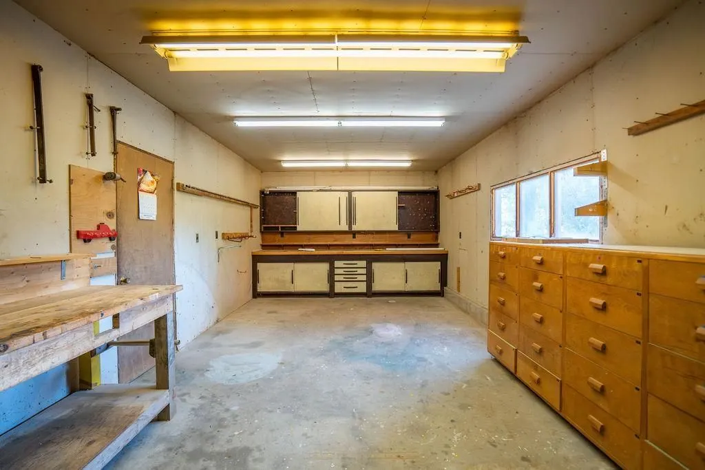 1411 Great Northern Road