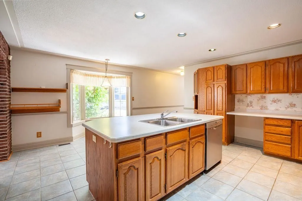 1411 Great Northern Road