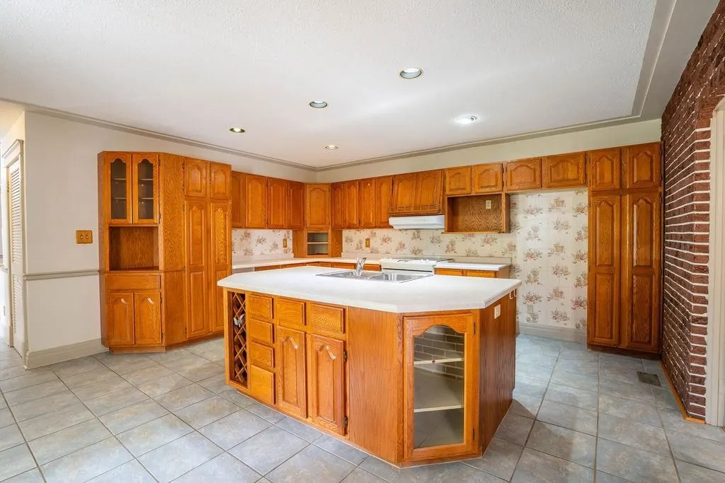 1411 Great Northern Road