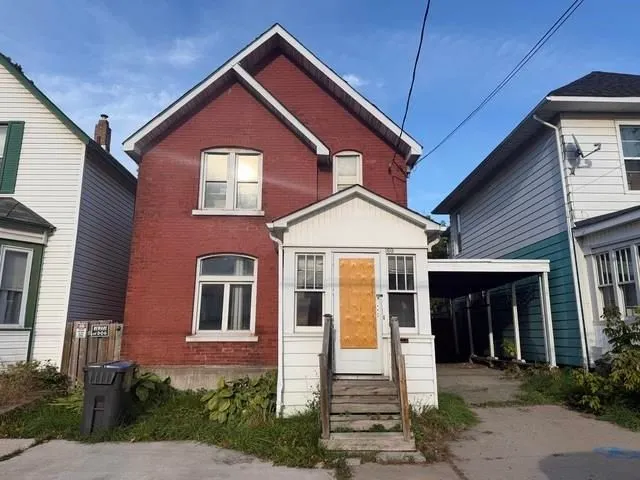 160 Albert Street E