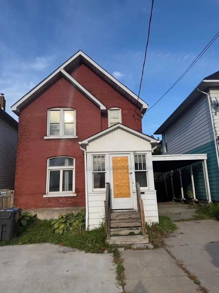 160 Albert Street E