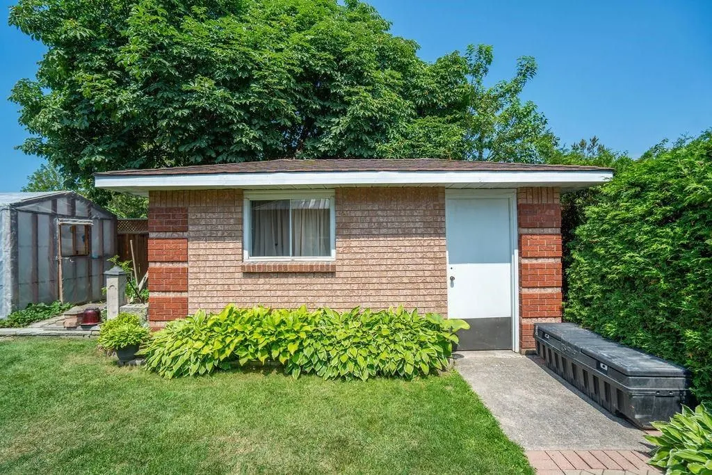 62 Bitonti Crescent