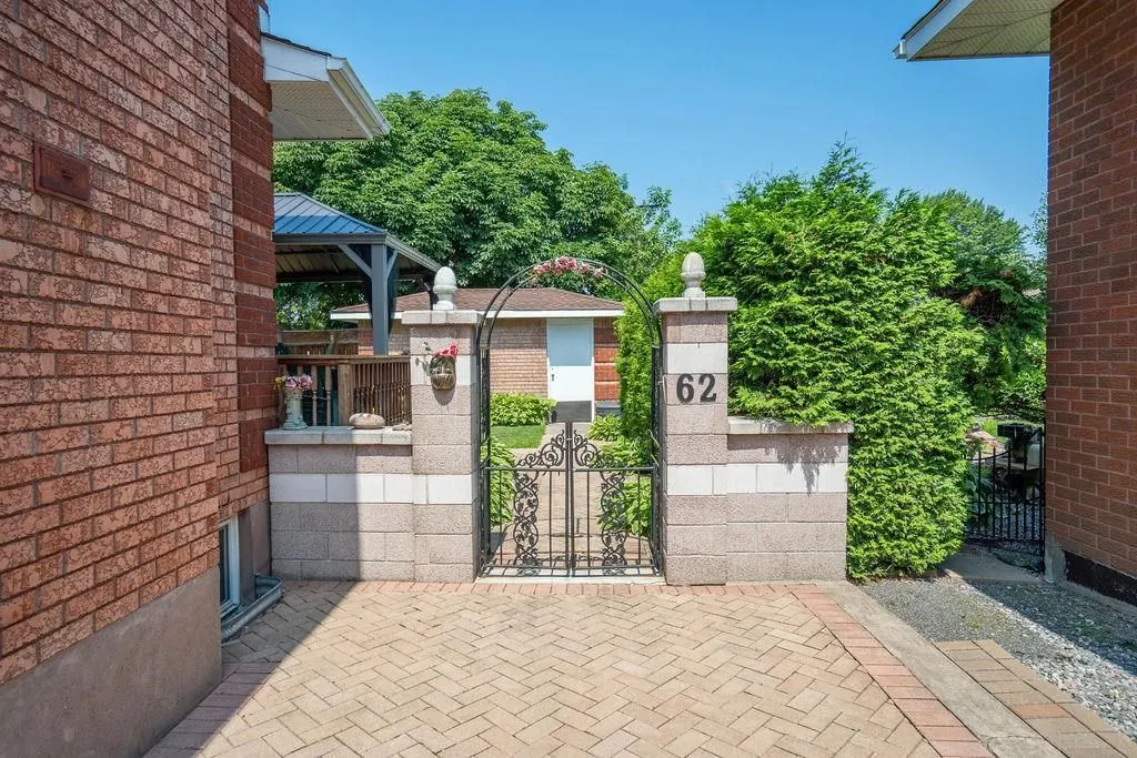 62 Bitonti Crescent
