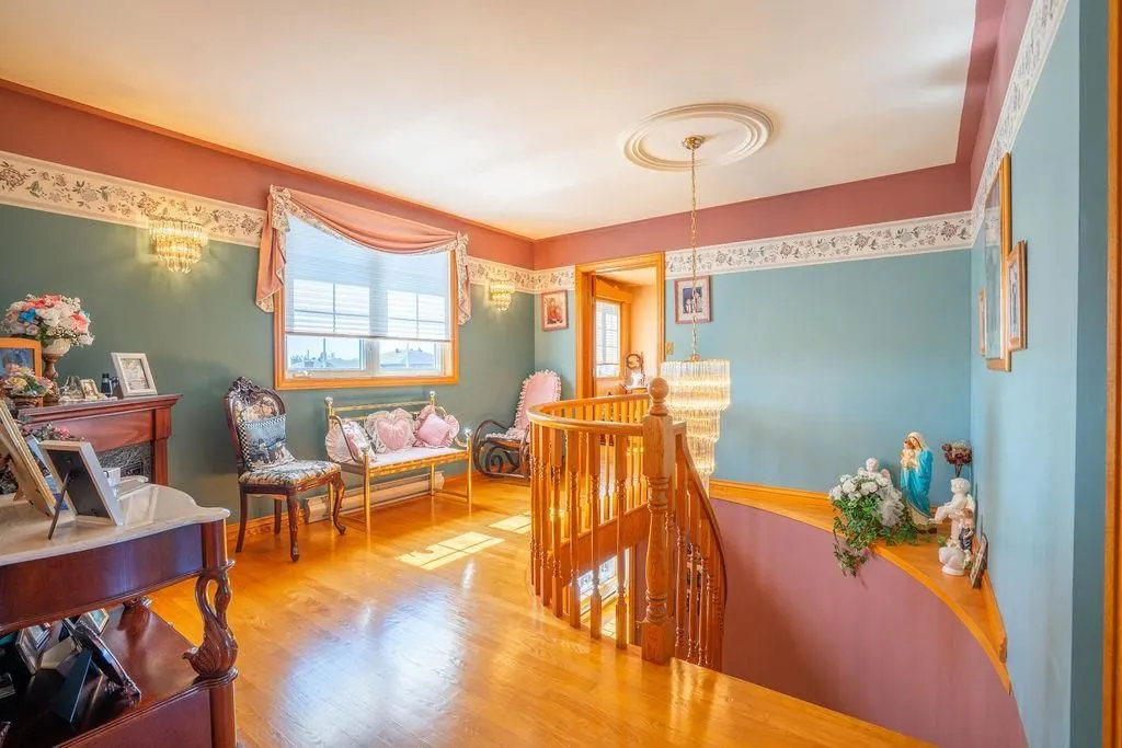62 Bitonti Crescent