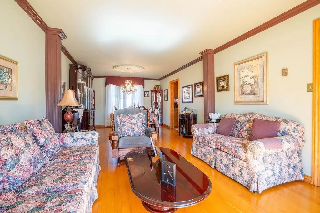 62 Bitonti Crescent