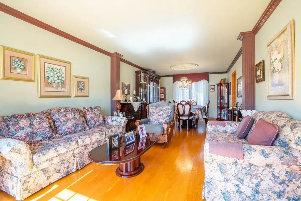 62 Bitonti Crescent