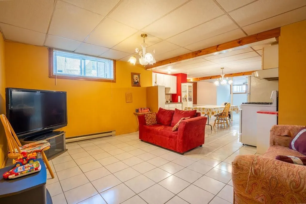62 Bitonti Crescent