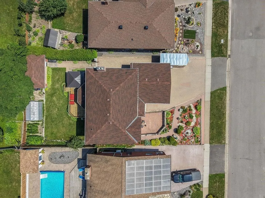 62 Bitonti Crescent