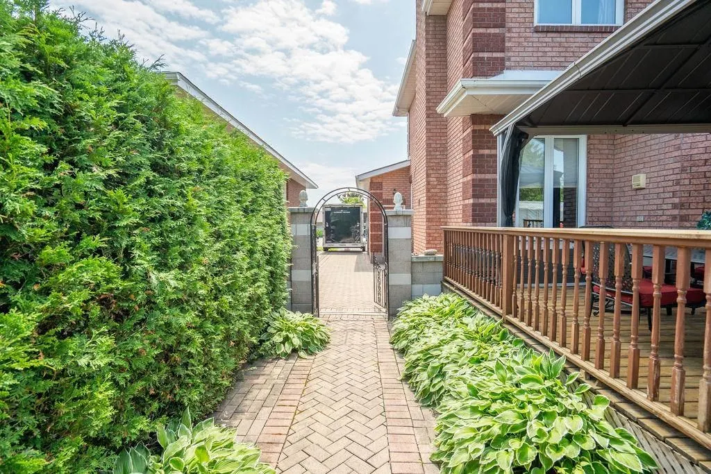 62 Bitonti Crescent