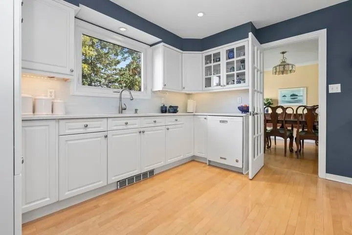 90 Florwin Drive