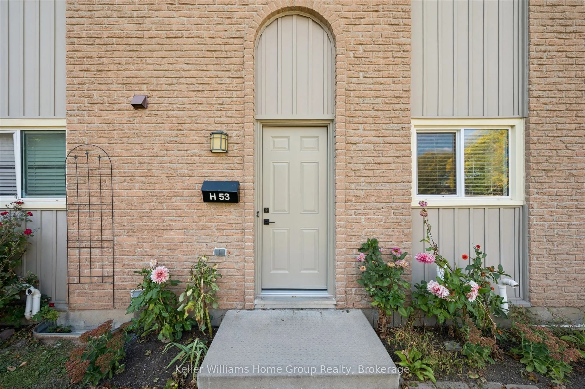 223 Pioneer Drive W #H53