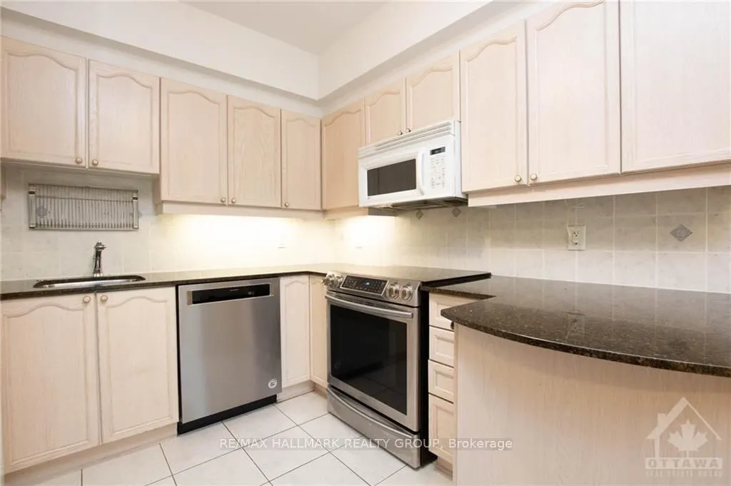 445 Laurier Avenue W #1405