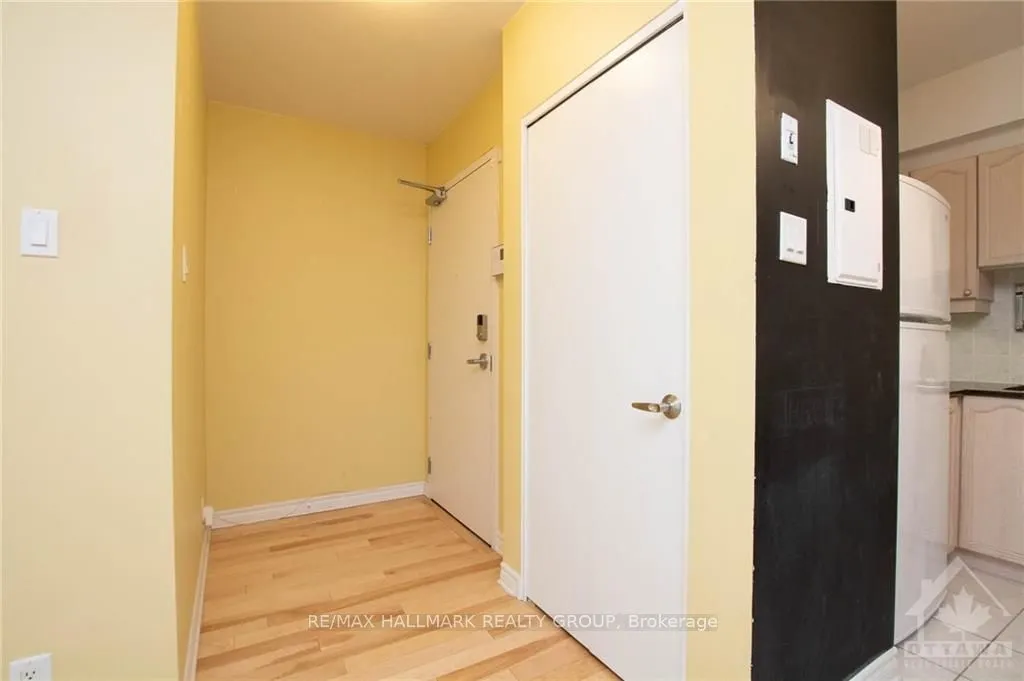 445 Laurier Avenue W #1405