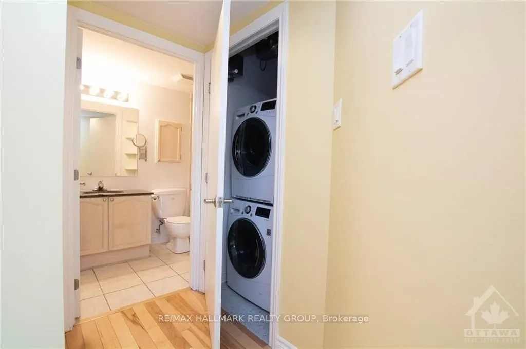 445 Laurier Avenue W #1405
