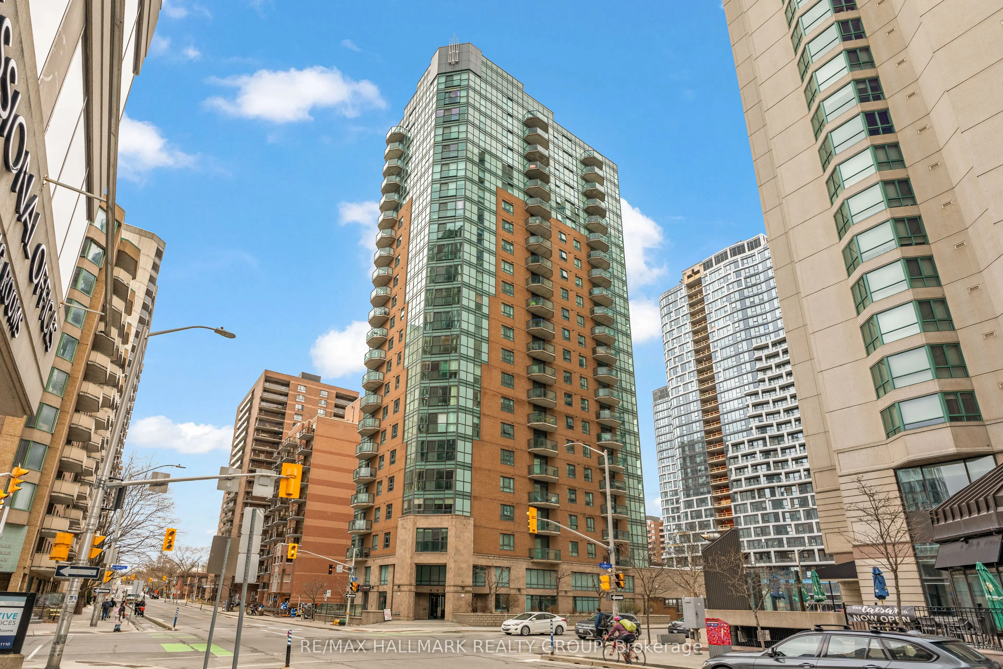 445 Laurier Avenue W #1405