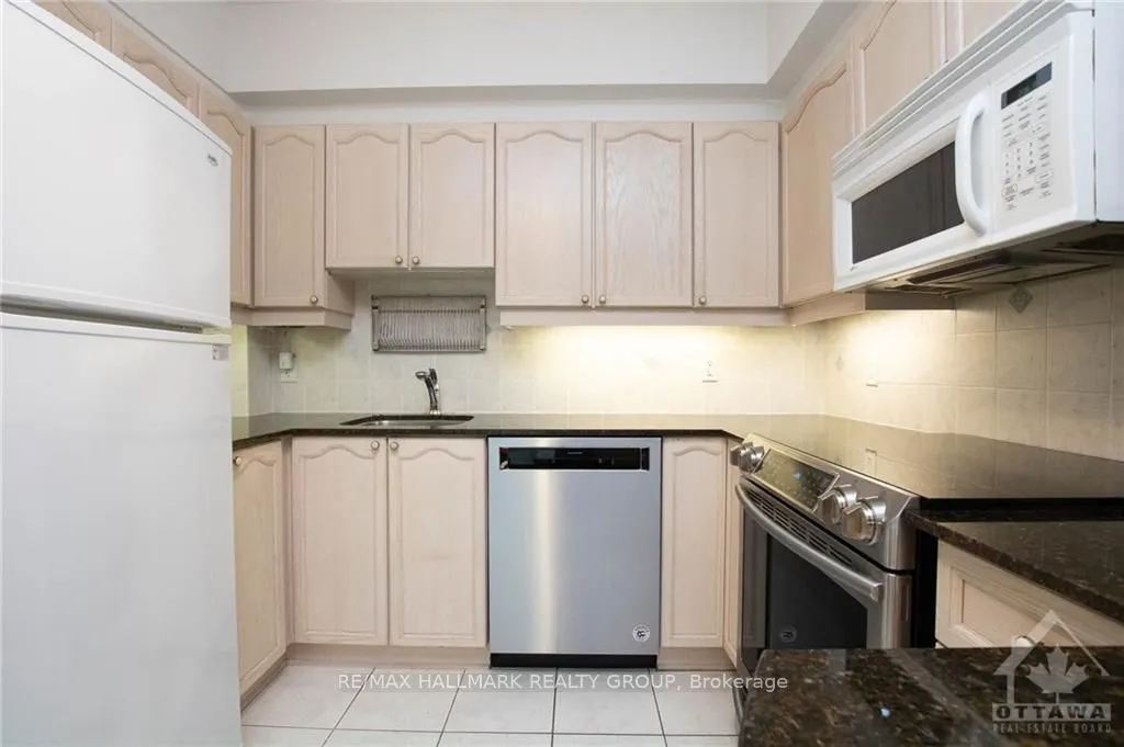445 Laurier Avenue W #1405