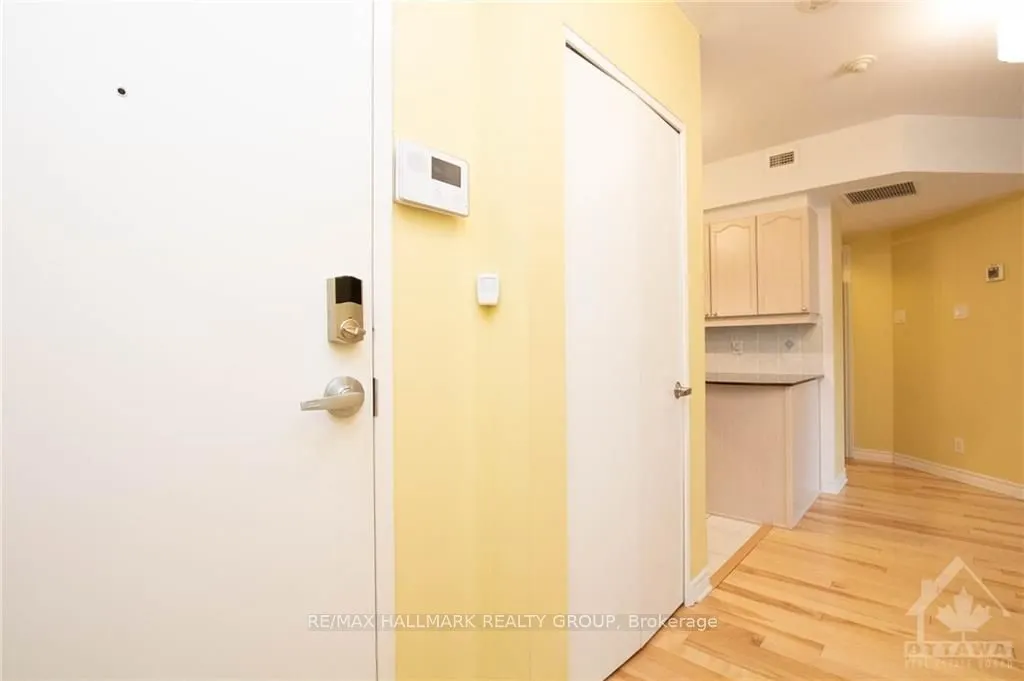 445 Laurier Avenue W #1405