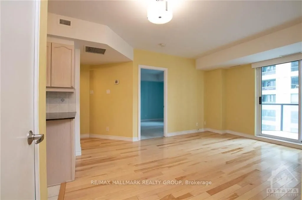 445 Laurier Avenue W #1405