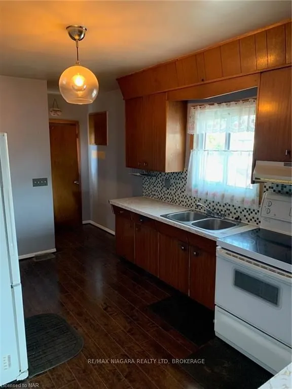 256 East Main Street #upper