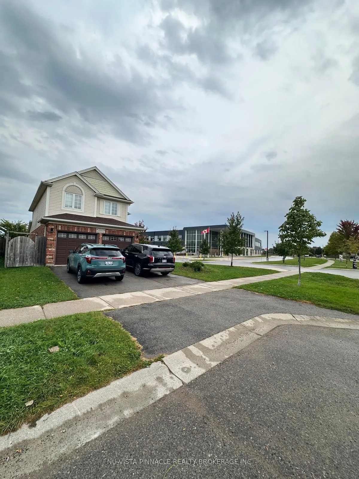 2537 (Upper) Meadowgate Boulevard