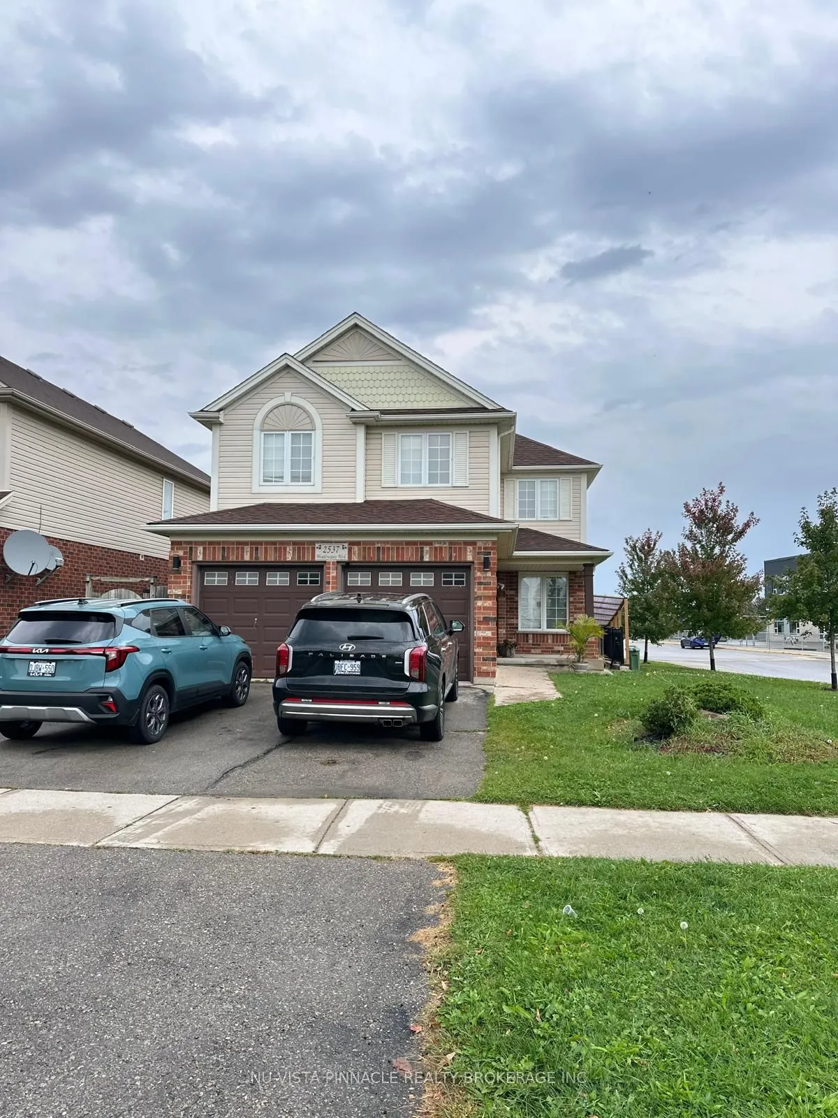 2537 (Upper) Meadowgate Boulevard