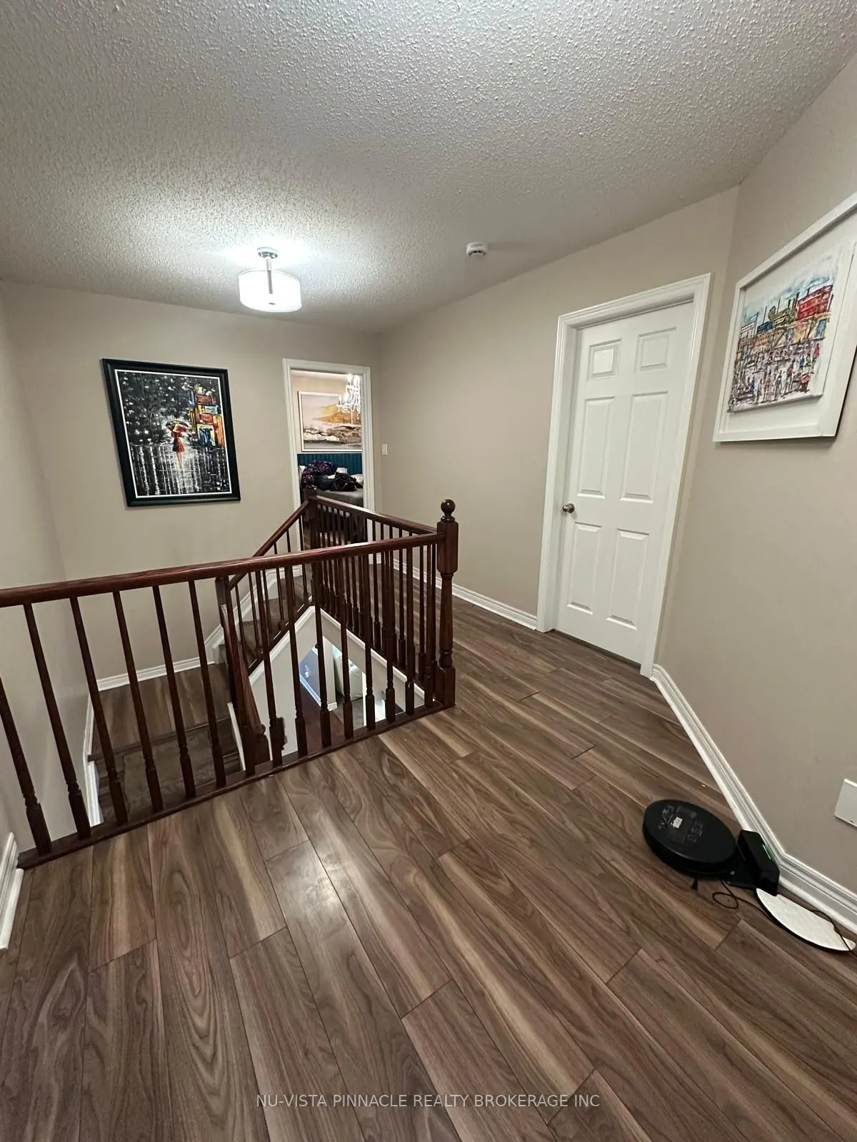 2537 (Upper) Meadowgate Boulevard