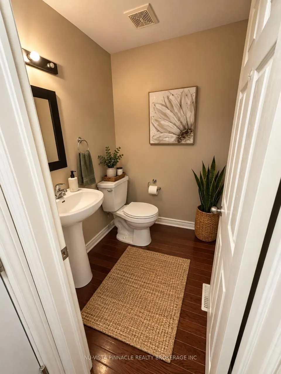 2537 (Upper) Meadowgate Boulevard